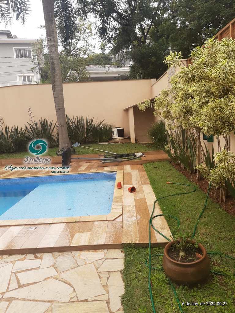 Casa em Carapicuíba, no bairro Golf Village