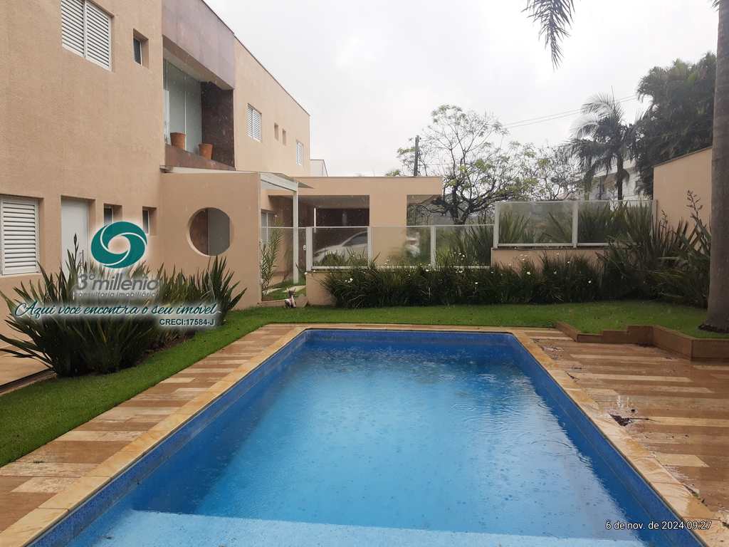 Casa em Carapicuíba, no bairro Golf Village