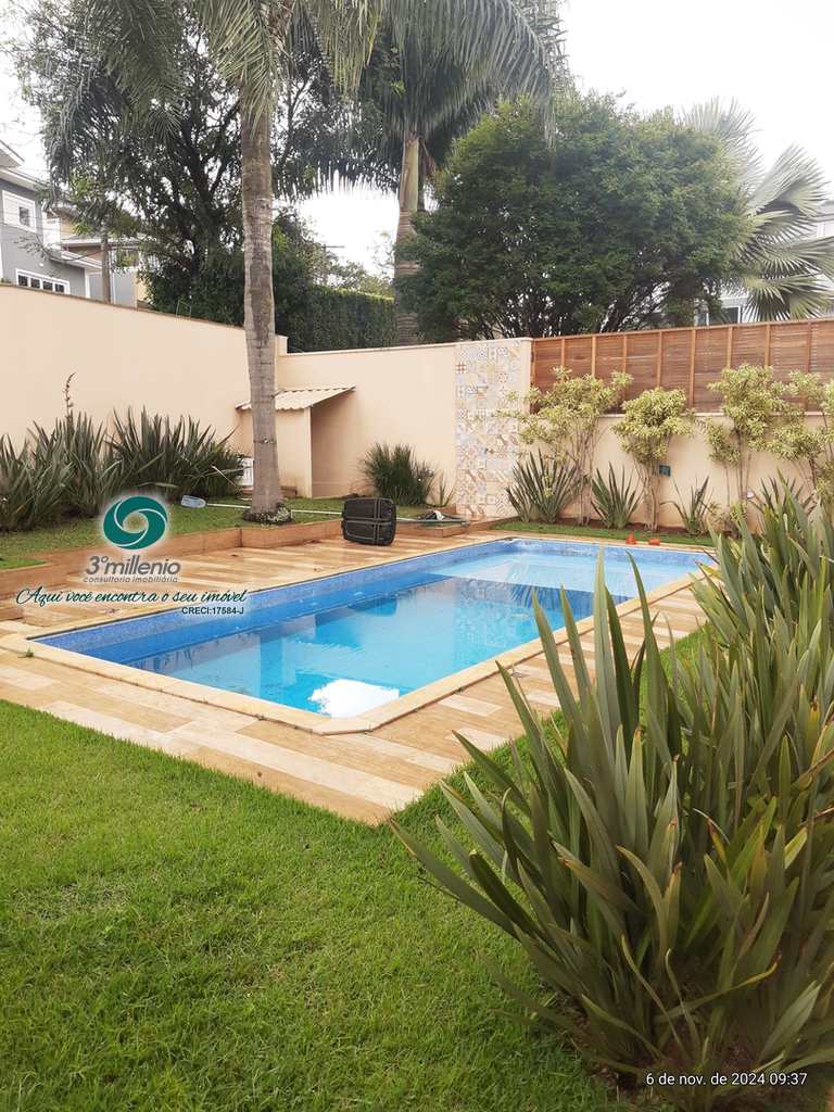 Casa em Carapicuíba, no bairro Golf Village
