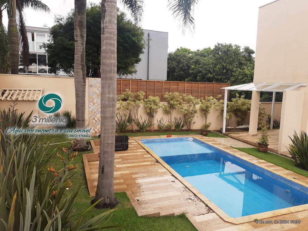 Casa em Carapicuíba, no bairro Golf Village