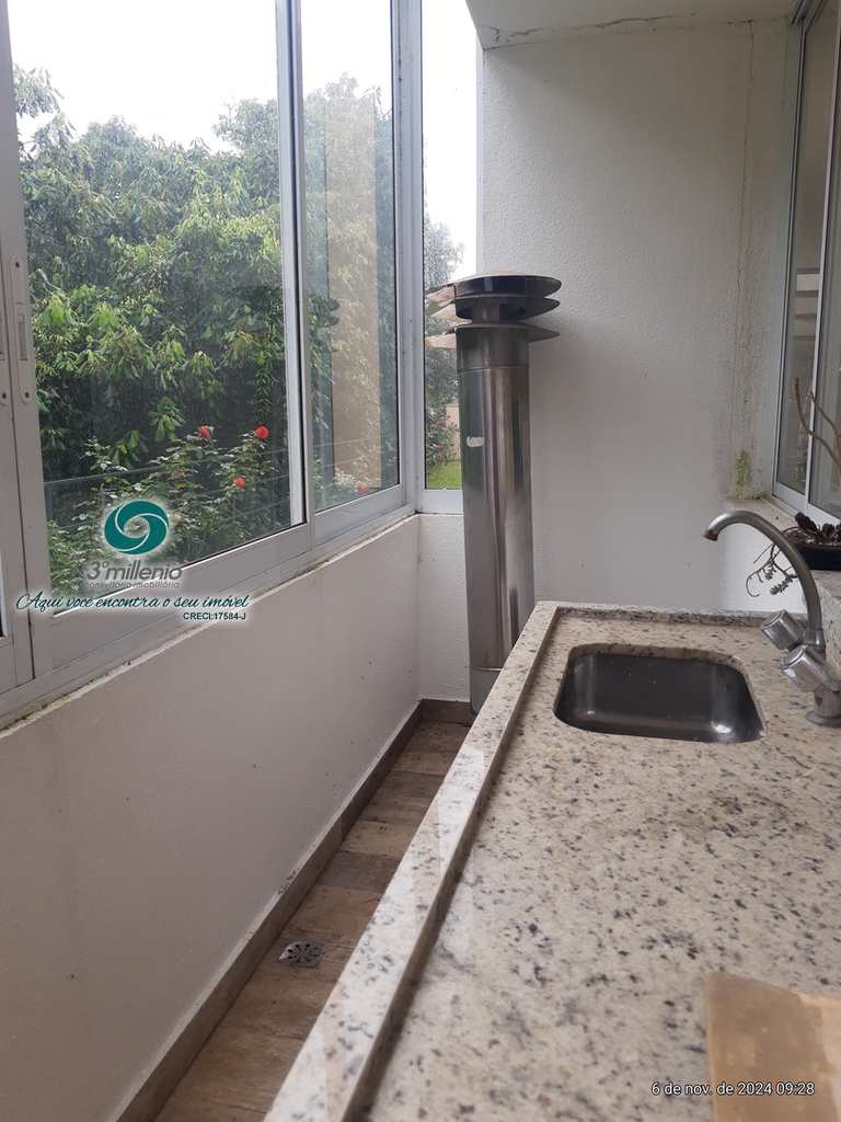 Casa em Carapicuíba, no bairro Golf Village