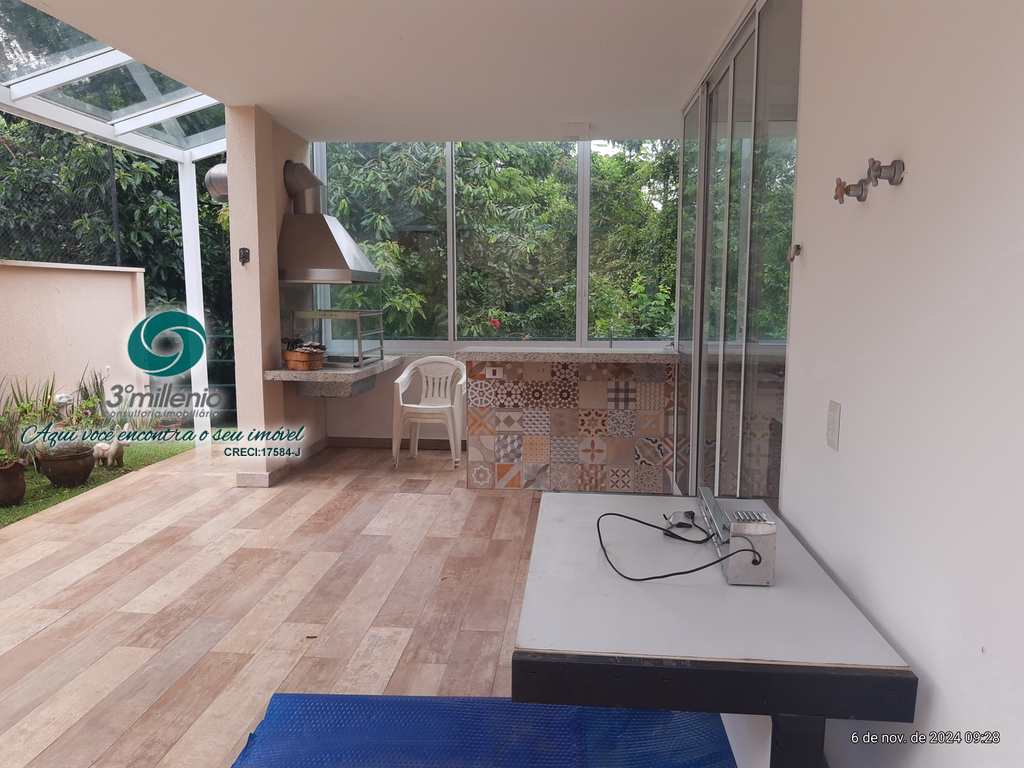 Casa em Carapicuíba, no bairro Golf Village