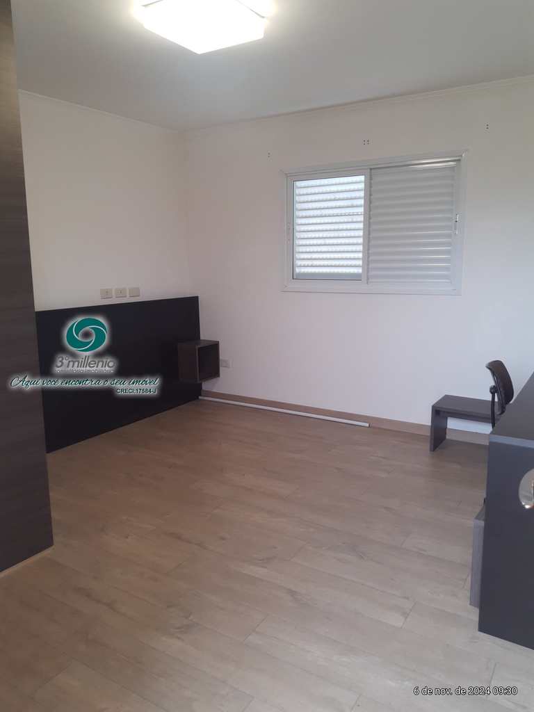Casa em Carapicuíba, no bairro Golf Village