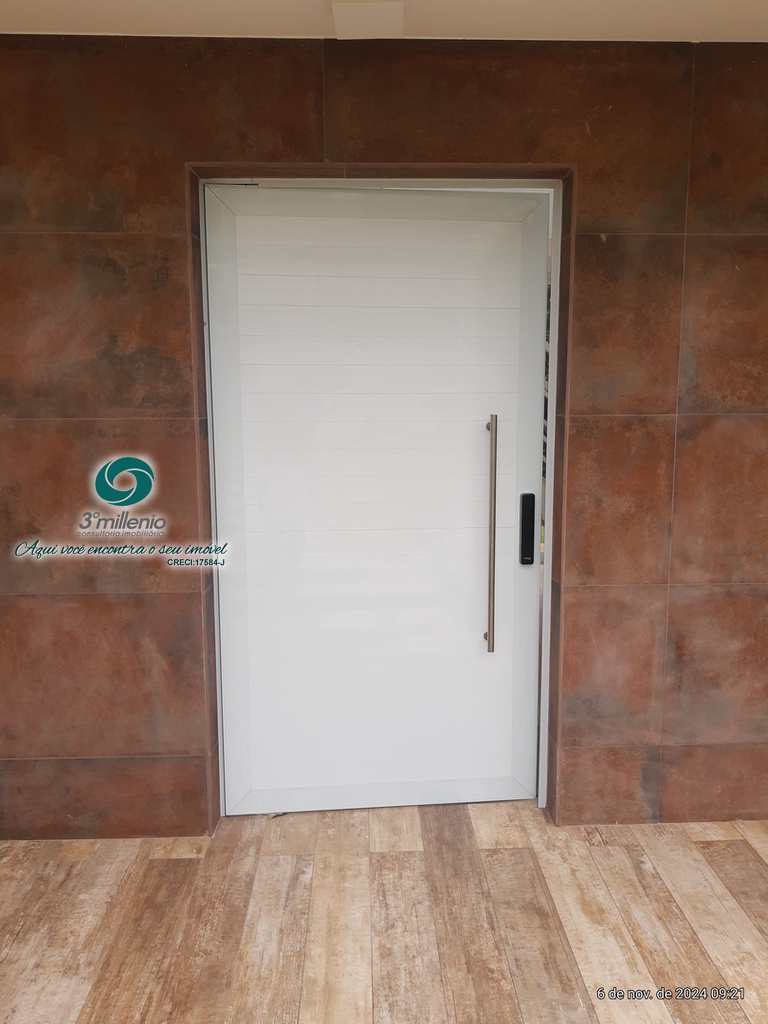 Casa em Carapicuíba, no bairro Golf Village