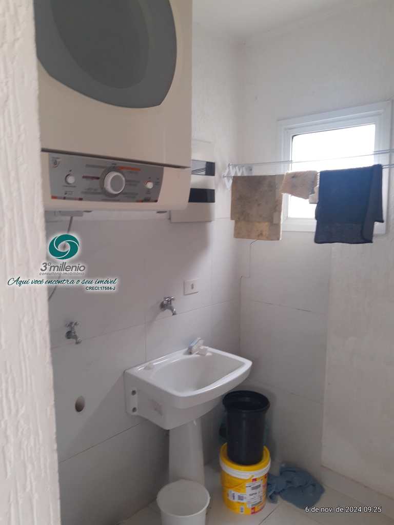 Casa em Carapicuíba, no bairro Golf Village