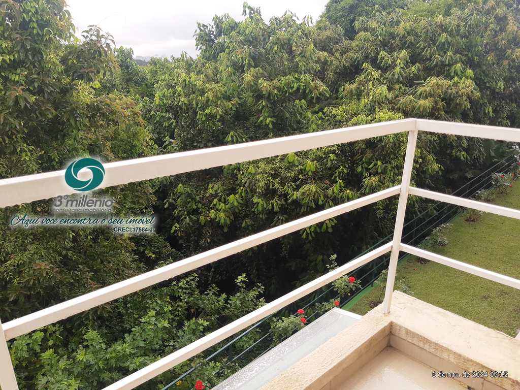 Casa em Carapicuíba, no bairro Golf Village