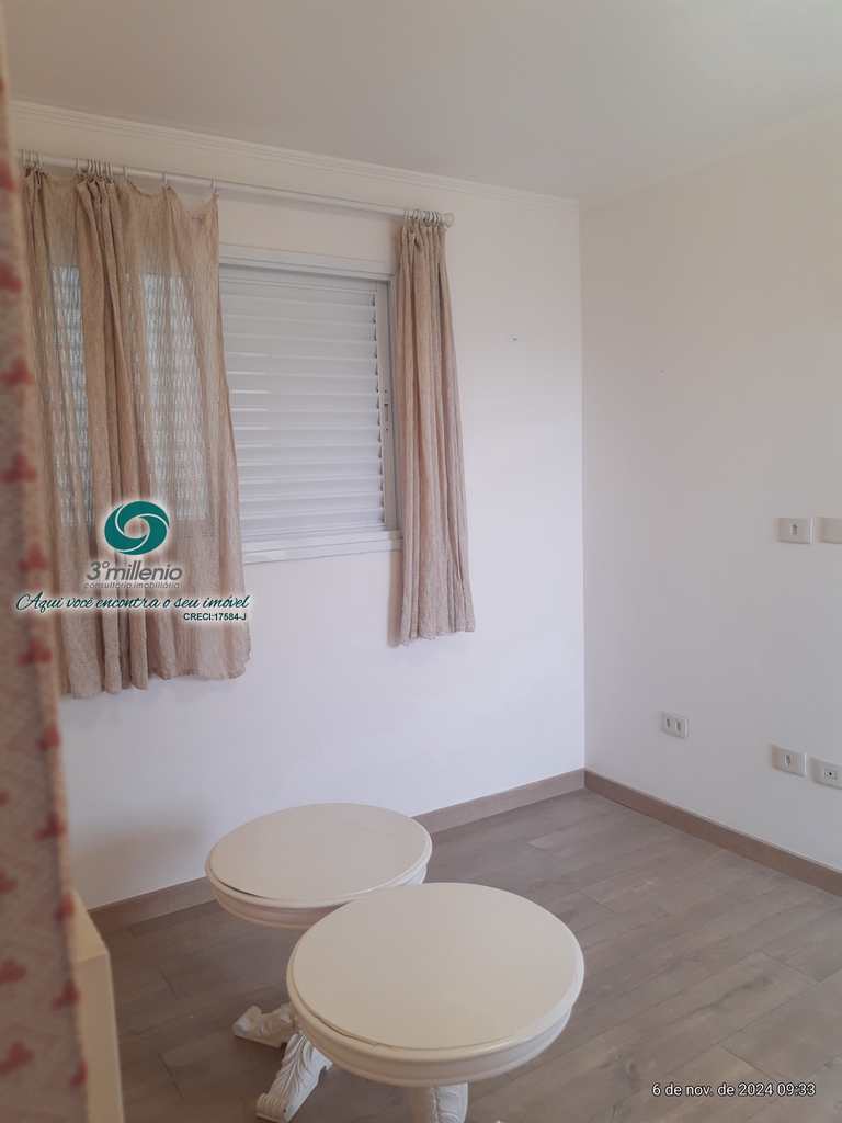 Casa em Carapicuíba, no bairro Golf Village