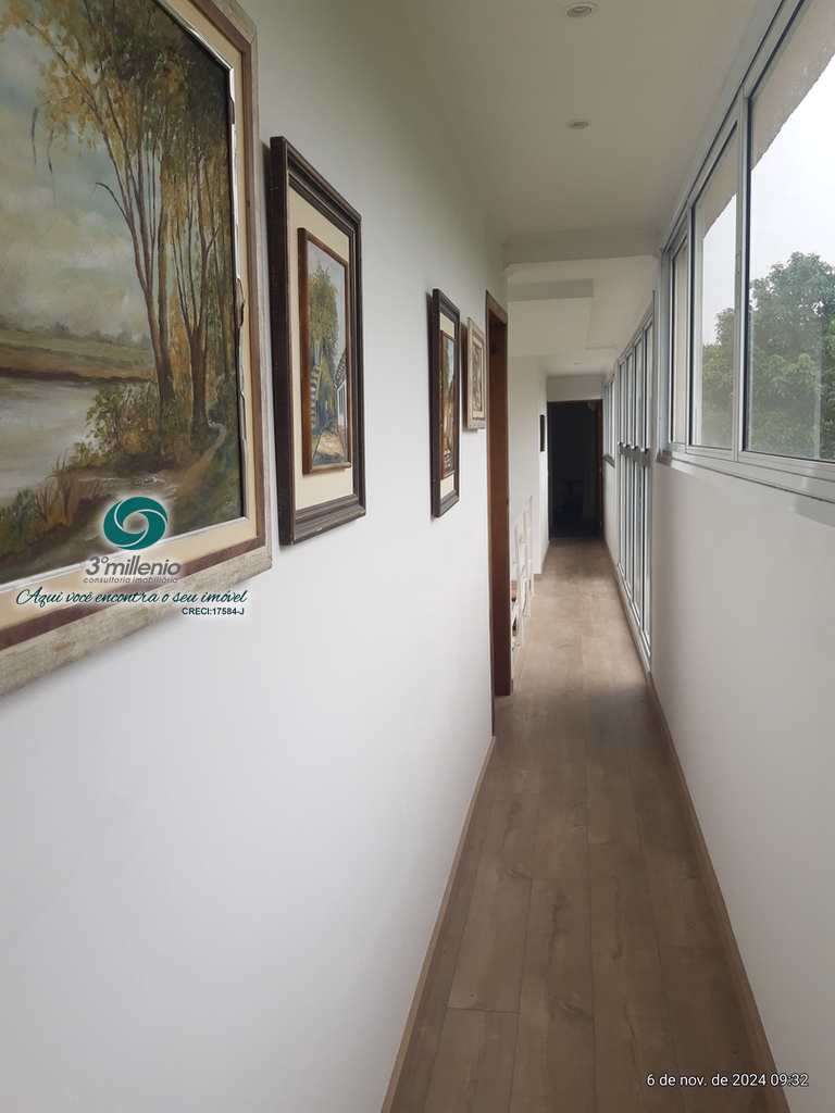 Casa em Carapicuíba, no bairro Golf Village