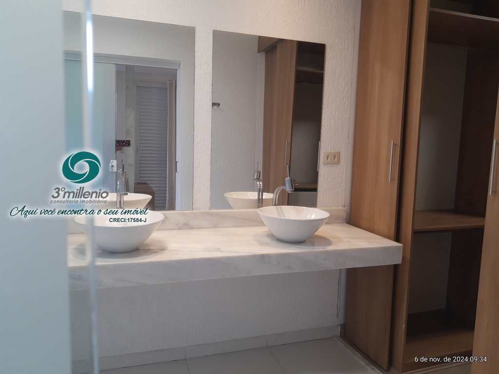 Casa em Carapicuíba, no bairro Golf Village