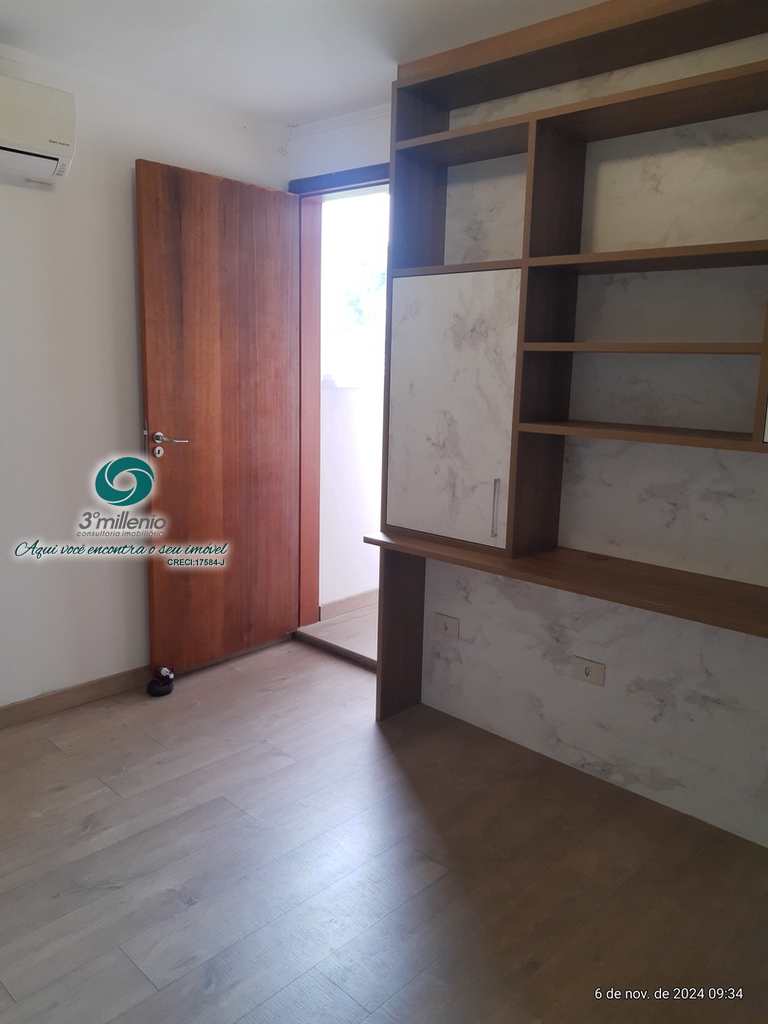 Casa em Carapicuíba, no bairro Golf Village