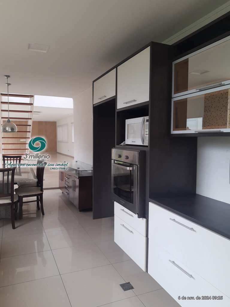 Casa em Carapicuíba, no bairro Golf Village