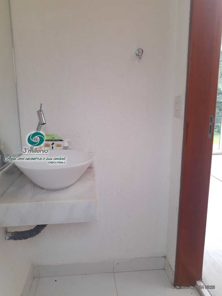 Casa em Carapicuíba, no bairro Golf Village