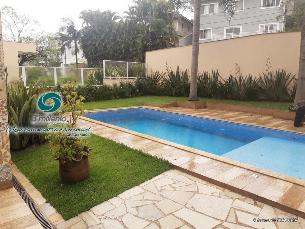 Casa em Carapicuíba, no bairro Golf Village