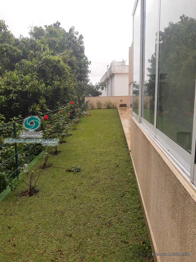 Casa em Carapicuíba, no bairro Golf Village