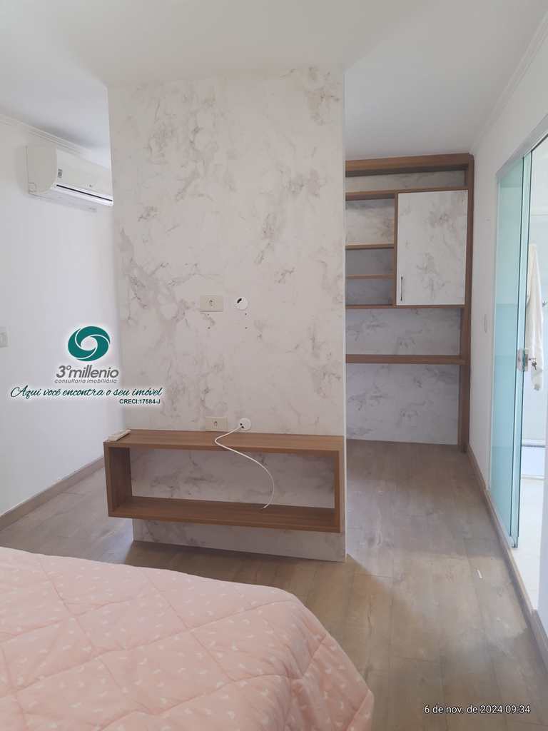 Casa em Carapicuíba, no bairro Golf Village