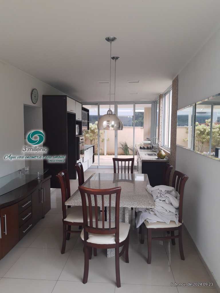 Casa em Carapicuíba, no bairro Golf Village