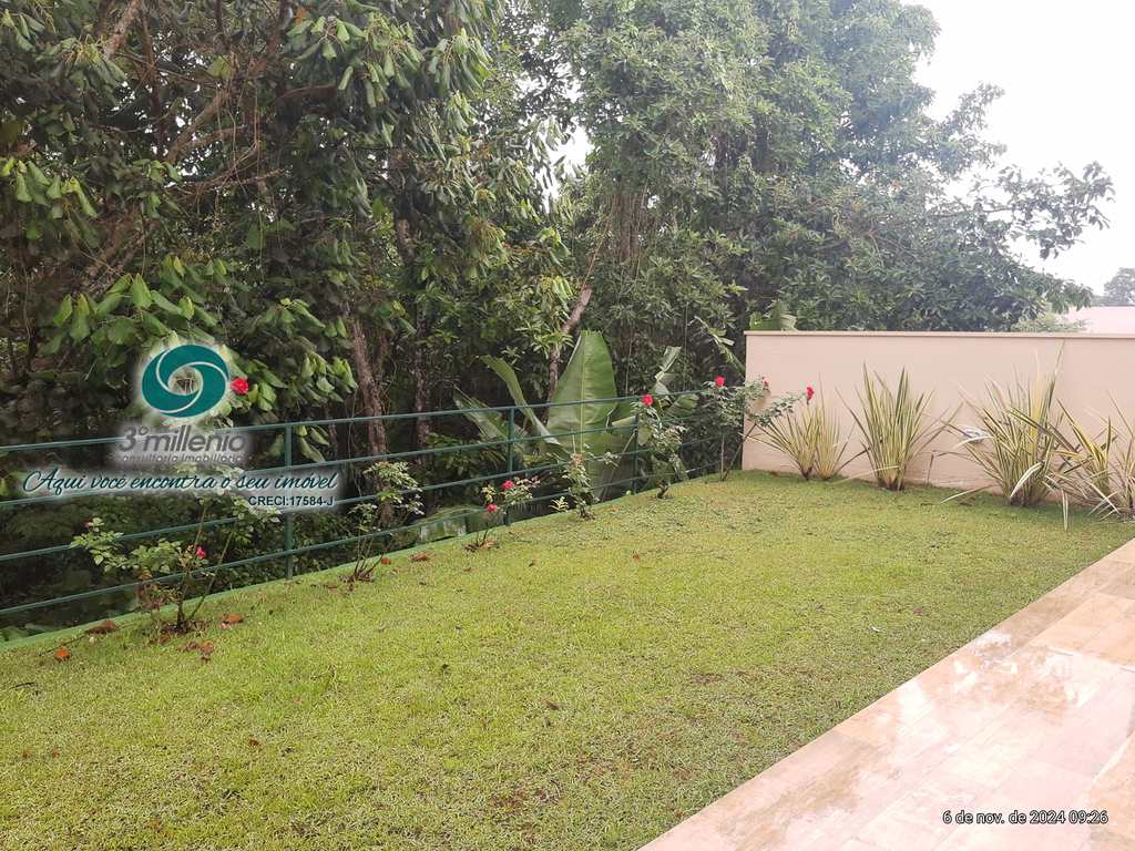 Casa em Carapicuíba, no bairro Golf Village