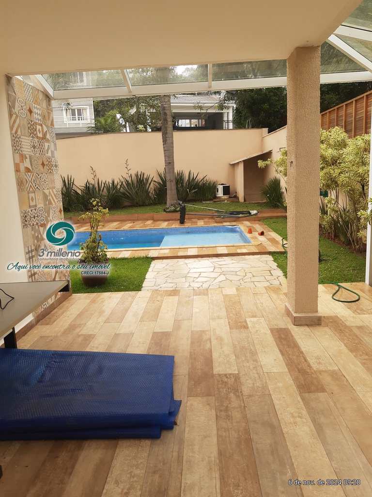 Casa em Carapicuíba, no bairro Golf Village