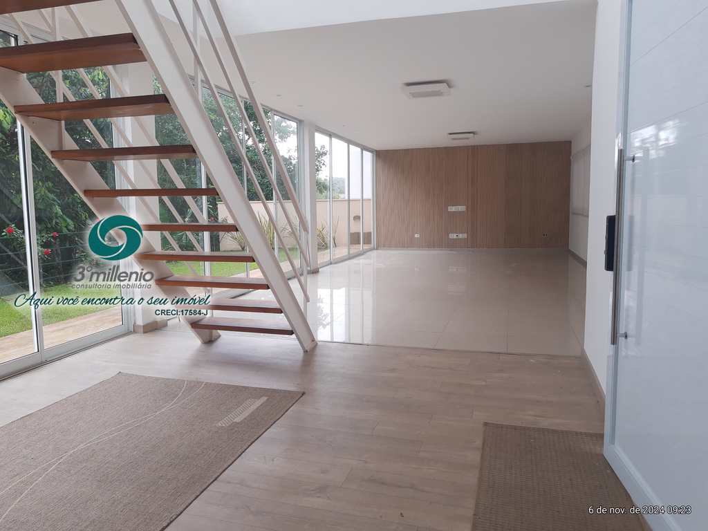 Casa em Carapicuíba, no bairro Golf Village