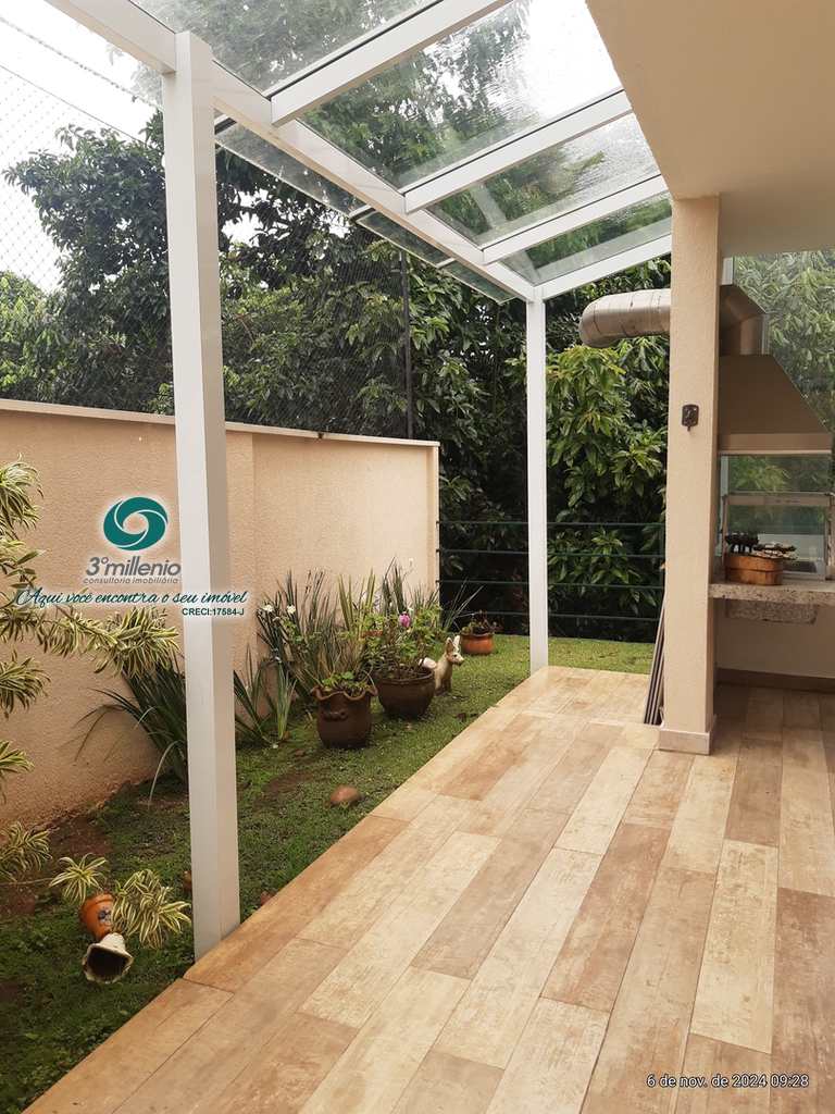Casa em Carapicuíba, no bairro Golf Village