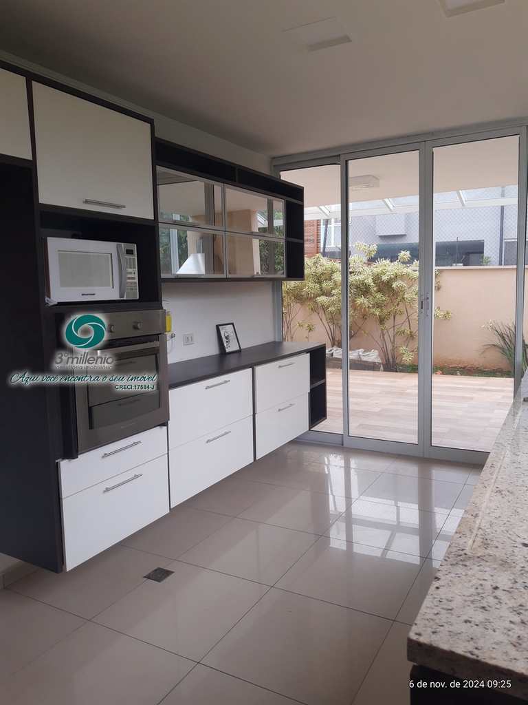 Casa em Carapicuíba, no bairro Golf Village