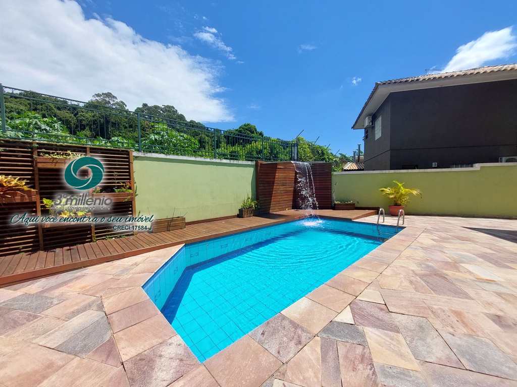 Casa em Cotia, no bairro São Paulo II