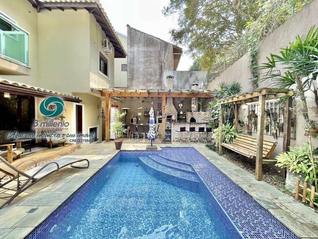 Casa em Cotia, no bairro São Paulo II