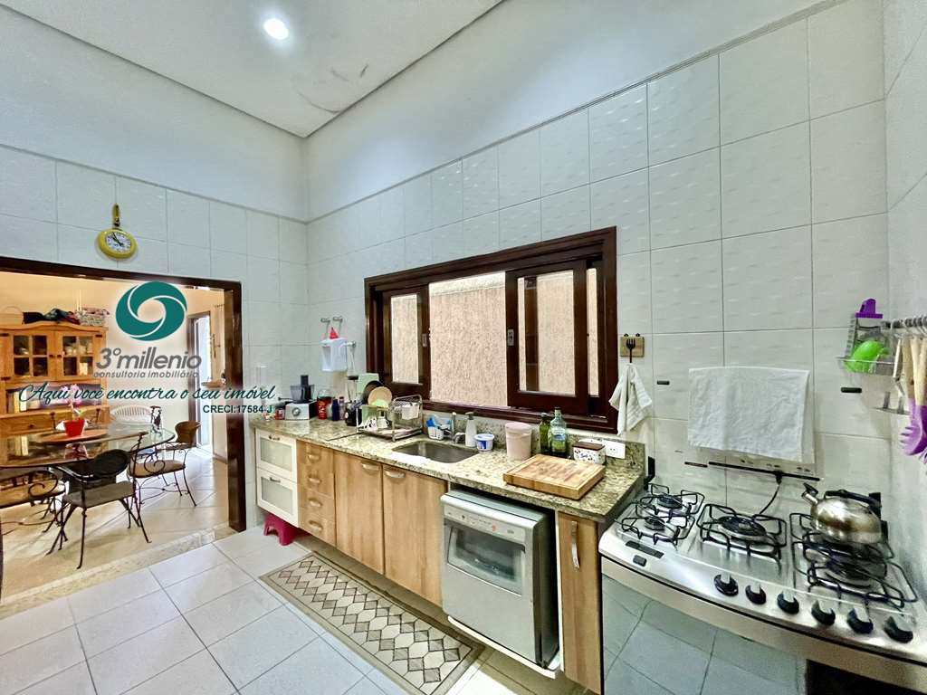 Casa em Cotia, no bairro São Paulo II