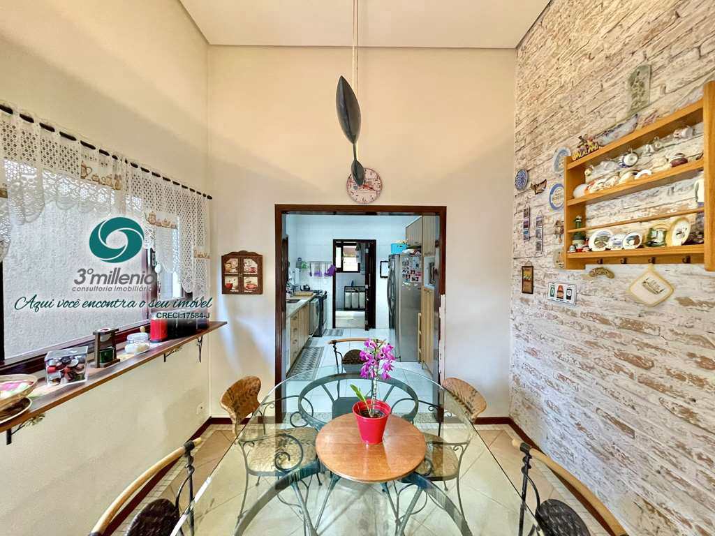 Casa em Cotia, no bairro São Paulo II