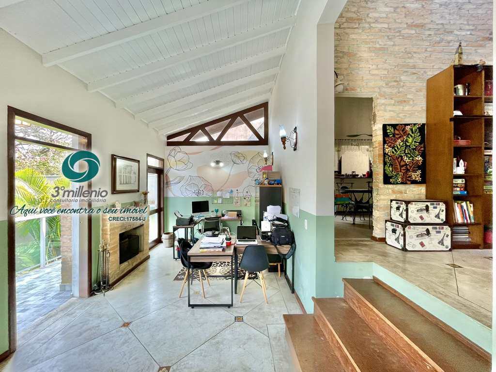 Casa em Cotia, no bairro São Paulo II