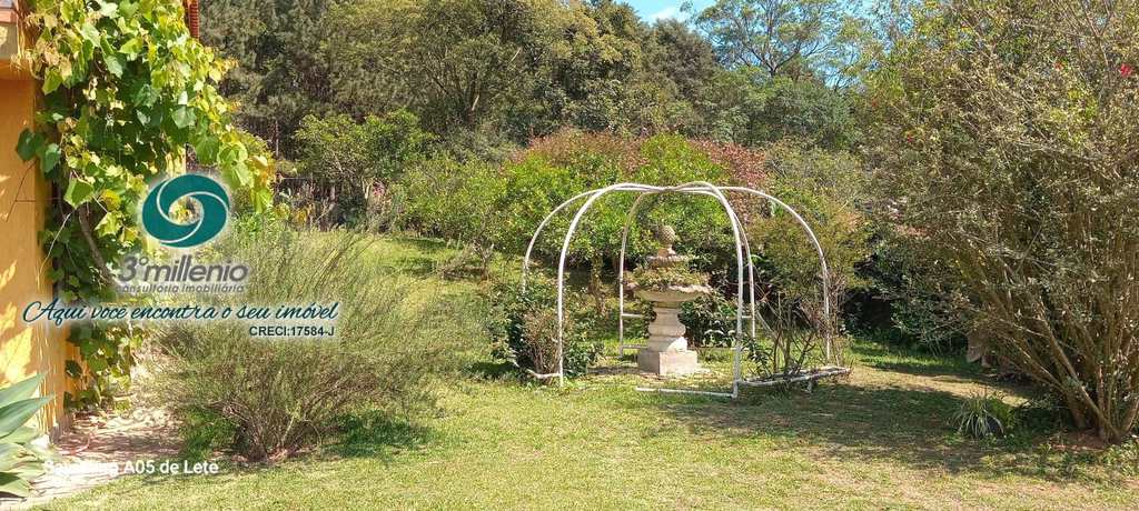 Casa em Embu das Artes, no bairro Jardim dos Ipês