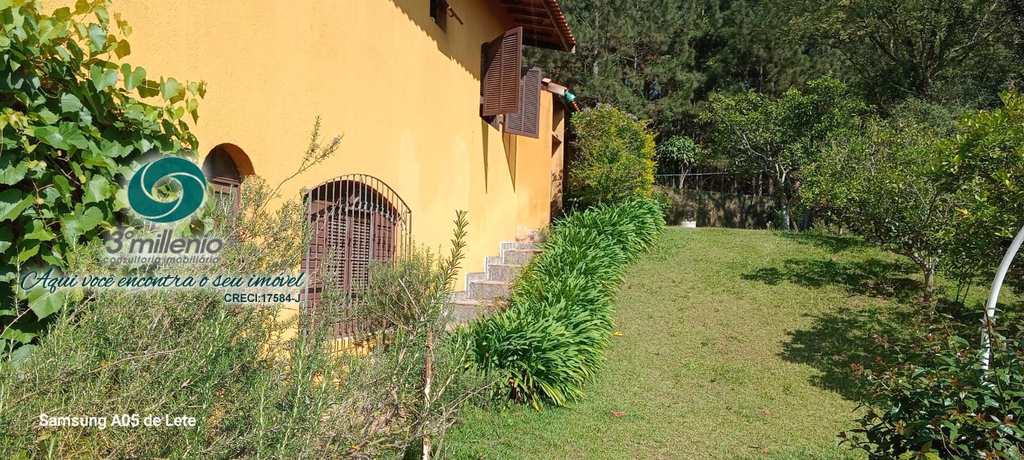 Casa em Embu das Artes, no bairro Jardim dos Ipês