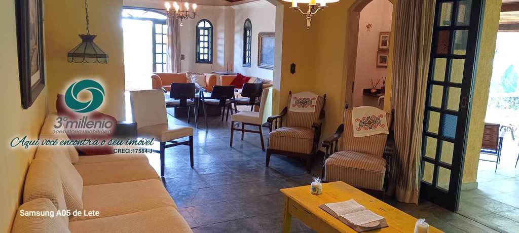 Casa em Embu das Artes, no bairro Jardim dos Ipês