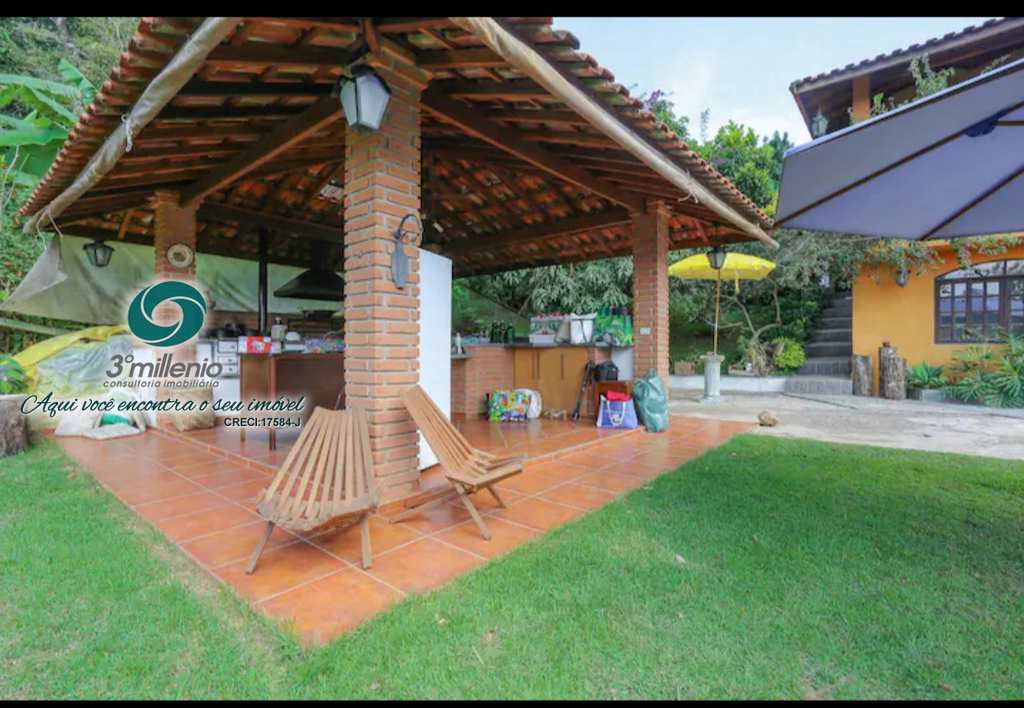 Casa em Embu das Artes, no bairro Jardim dos Ipês