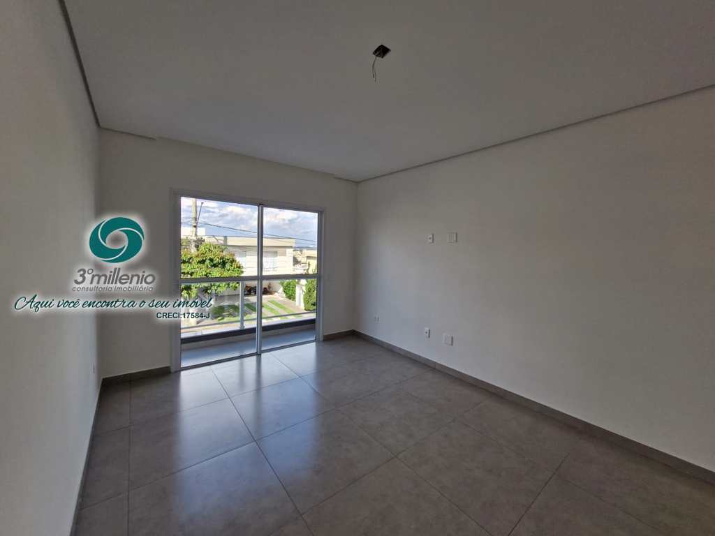 Casa em Cotia, no bairro Jardim Rio das Pedras