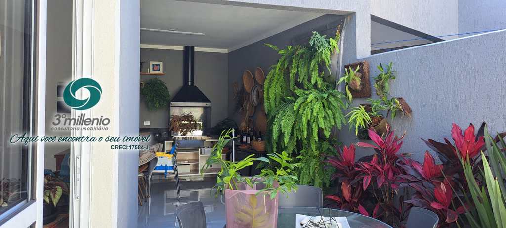 Casa em Cotia, no bairro Jardim Rio das Pedras