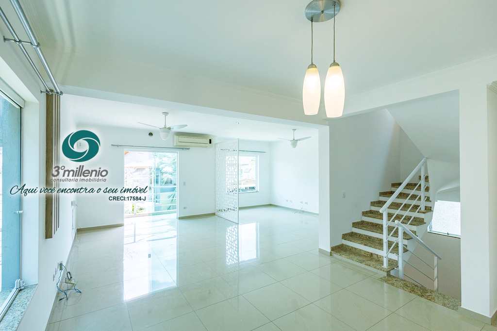Casa em Cotia, no bairro Moinho Velho