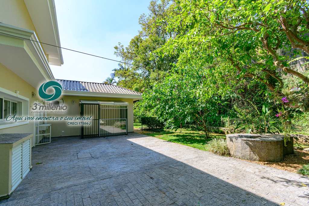 Casa em Cotia, no bairro Bosque do Vianna