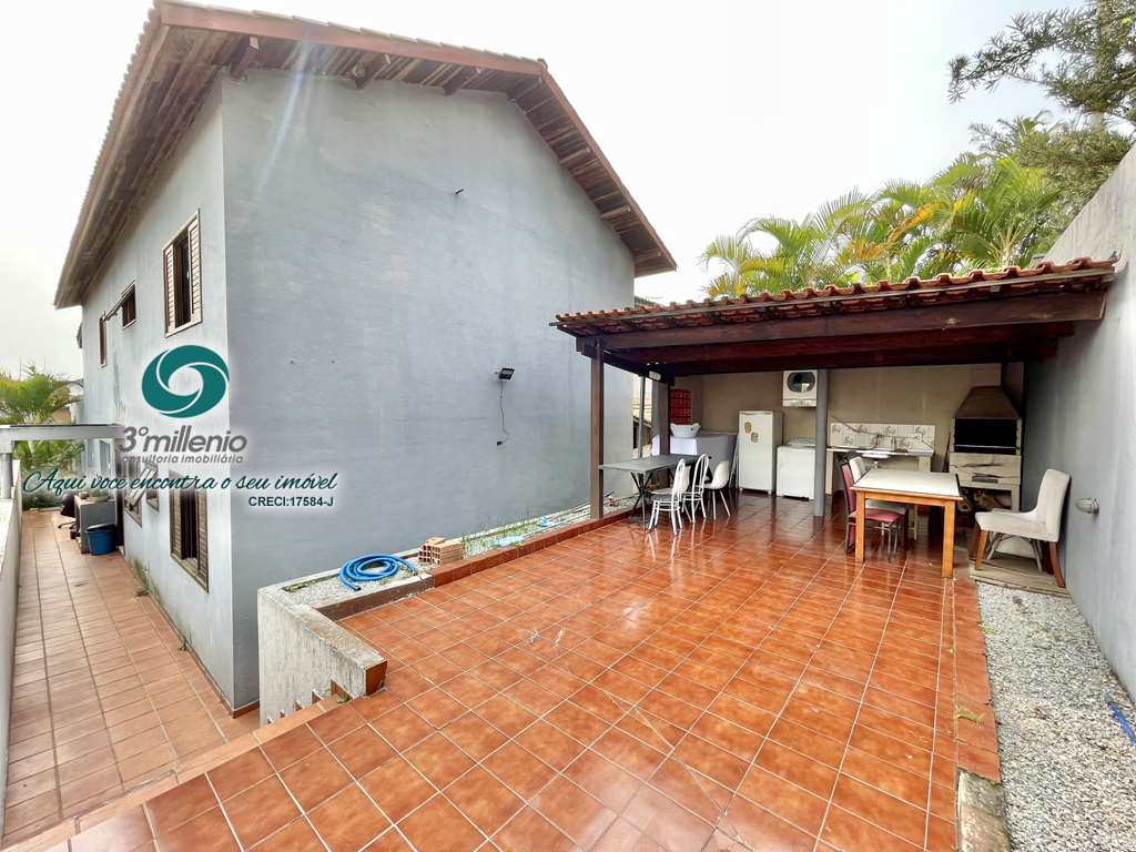 Casa em Cotia, no bairro Jardim das Flores