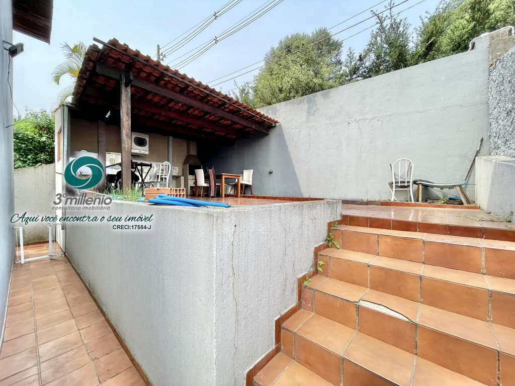 Casa em Cotia, no bairro Jardim das Flores