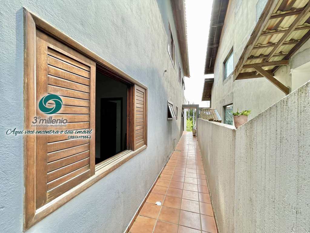 Casa em Cotia, no bairro Jardim das Flores