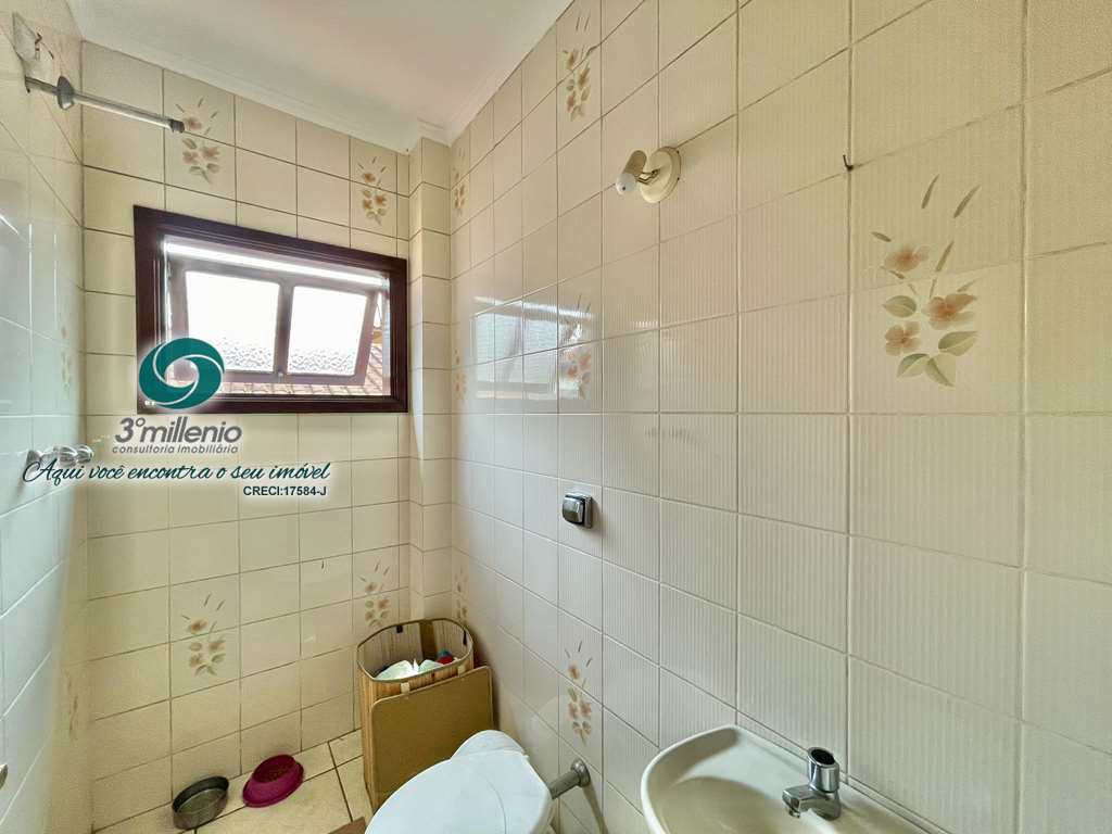 Casa em Cotia, no bairro Jardim das Flores