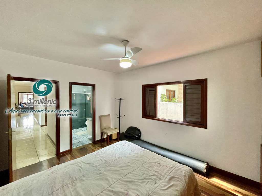 Casa em Cotia, no bairro Jardim das Flores