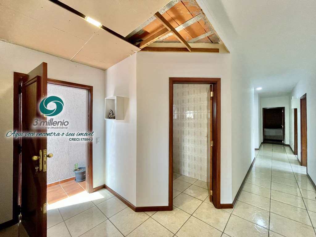 Casa em Cotia, no bairro Jardim das Flores