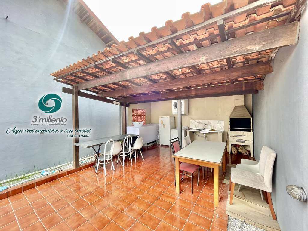 Casa em Cotia, no bairro Jardim das Flores