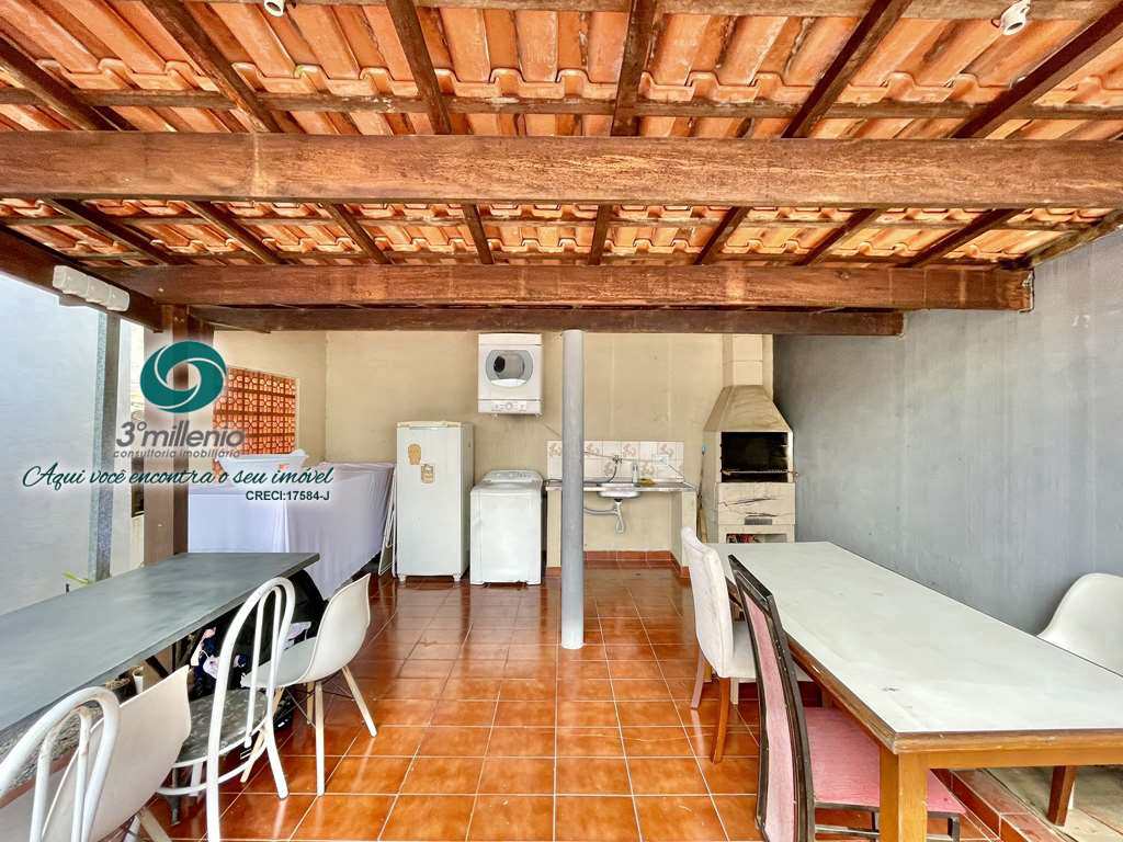 Casa em Cotia, no bairro Jardim das Flores