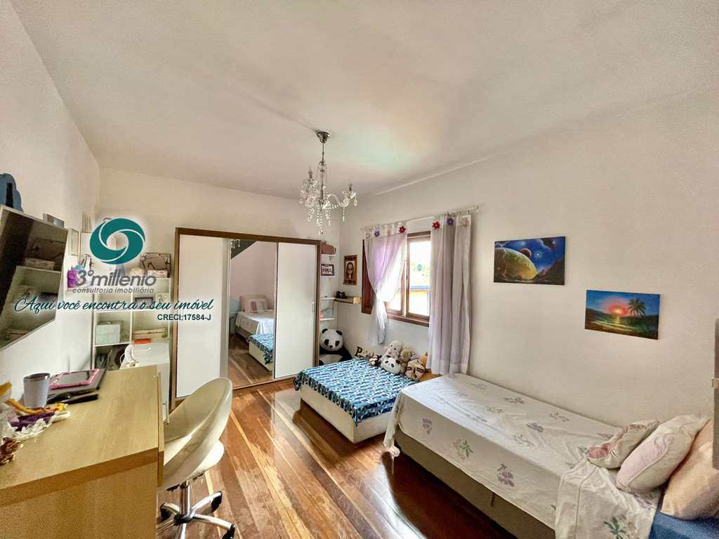 Casa em Cotia, no bairro Jardim das Flores