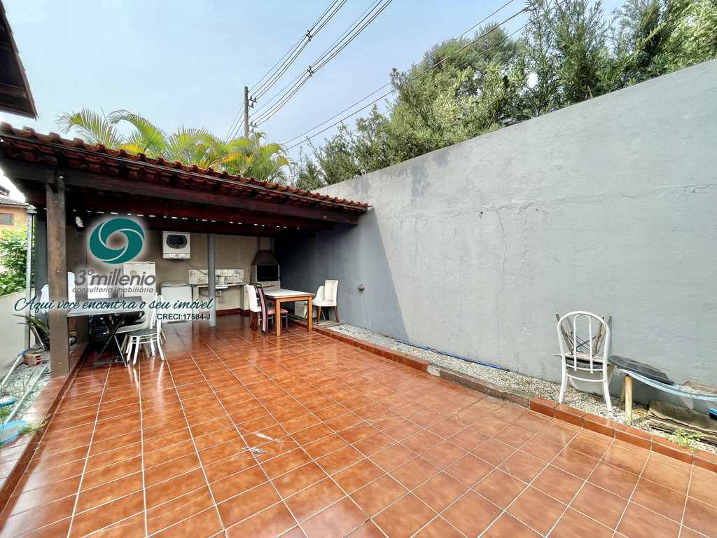 Casa em Cotia, no bairro Jardim das Flores
