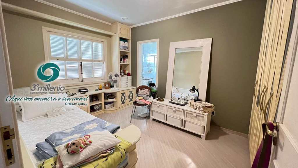 Casa em Cotia, no bairro Jardim Caiapiá