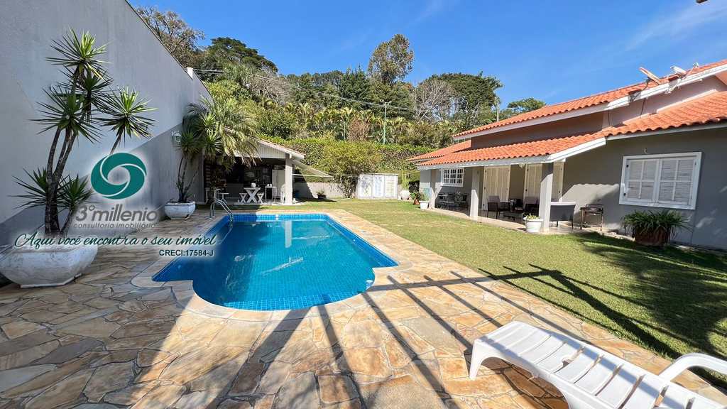 Casa em Cotia, no bairro Jardim Caiapiá
